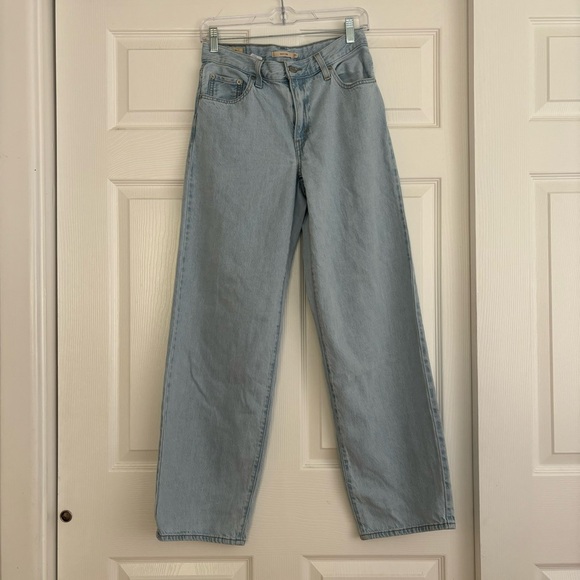 Levi's Baggy Dad Jeans in Light Wash - Picture 4 of 11